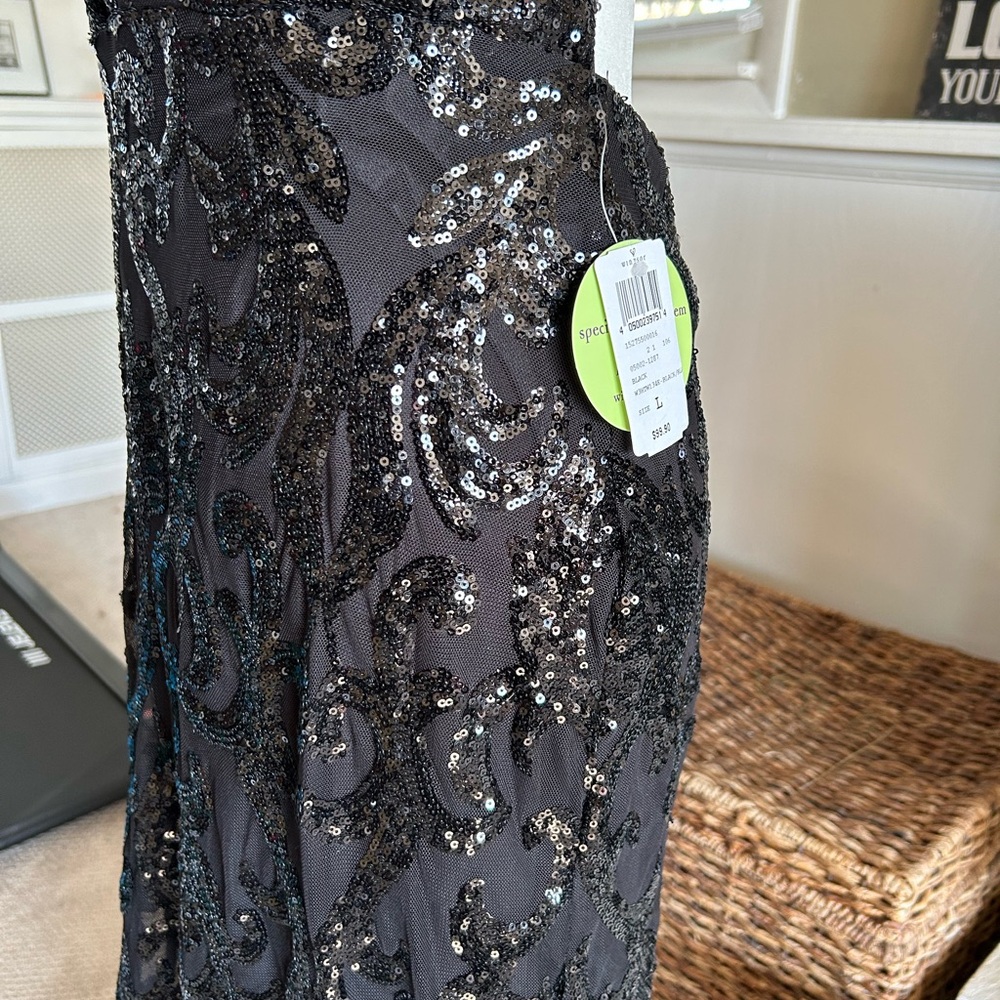 Gorgeous new with tags formal dress with sequins. - Picture 4 of 9